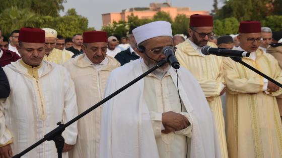 باشا مدينة أولادتايمة يؤدى صلاة عيد الأضحى المبارك بمصلى ساحة الأمل إلى جانب جموع غفيرة من المصلين